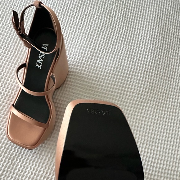 Versace platform heels - Picture 3 of 4